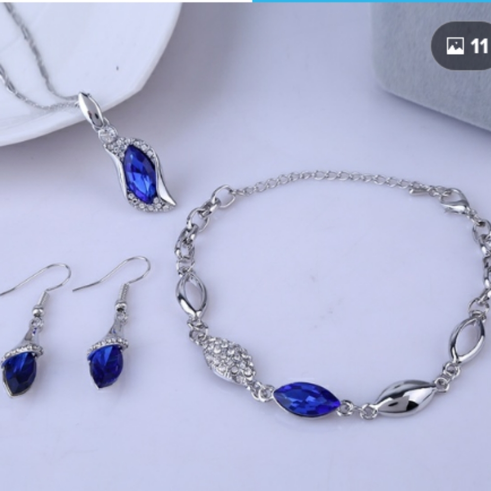 💞Beautiful set! Necklace, earrings and bracelet.